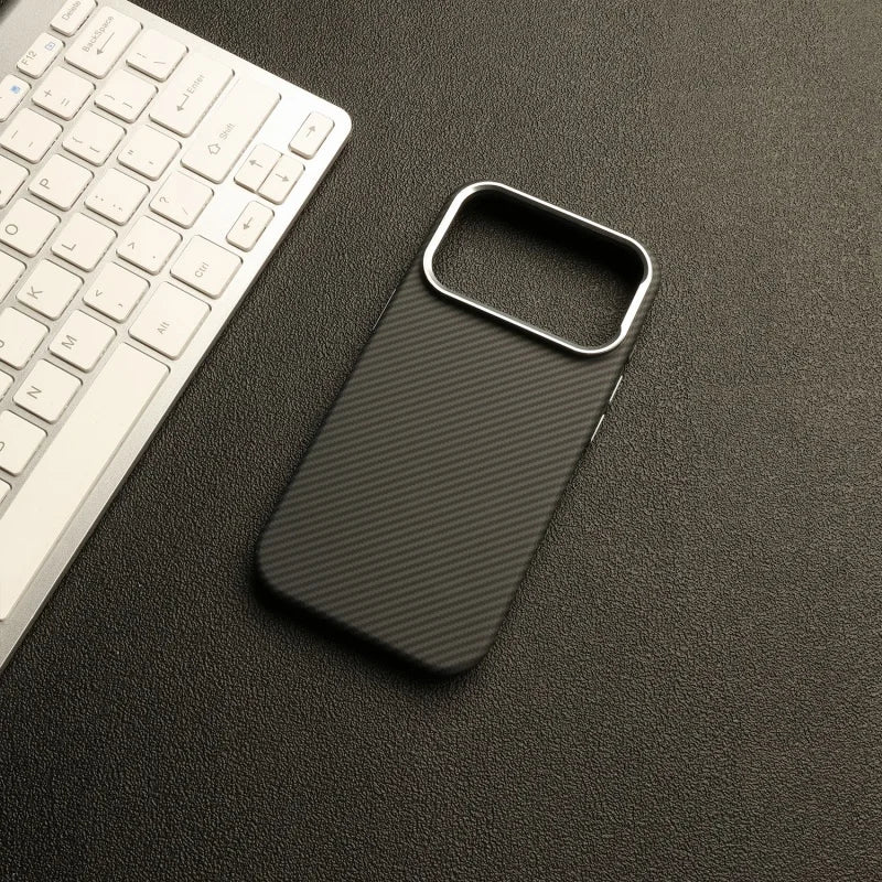 Funda iPhone MagSafe Fibra de Carbono | Carga Inalámbrica, Antihuella | PC Rígida